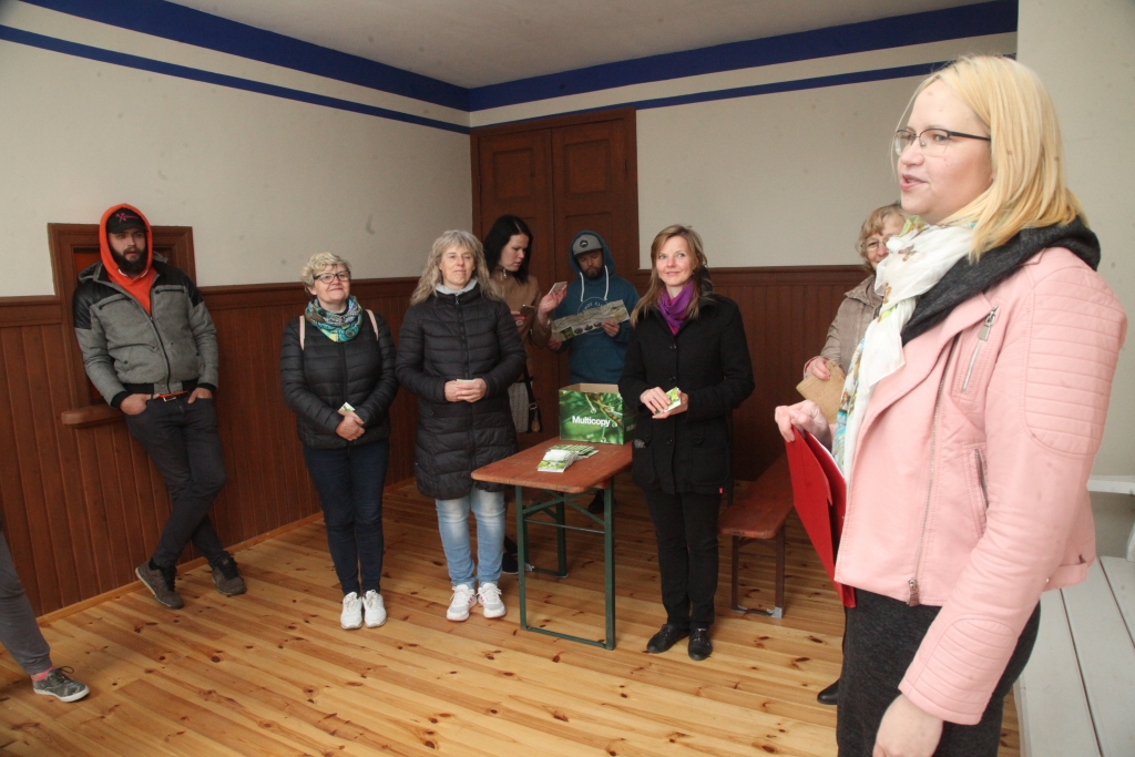 Inga Lapse klātesošajiem skaidroja, ko var uzzināt un kādas funkcijas pilda interaktīvais stends. Jau pirmajā dienā tas izraisīja lielu interesi. 	
Autors: Gatis Bogdanovs