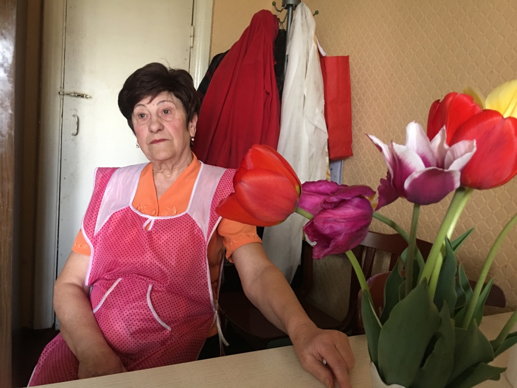 Laipni sagaida, pabaro, pavada – tāda ir Ilga Vanuška. 9.maijā viņas labdarības zupas virtuvē ēdienkartē bija biešu zupa, griķi, gulašs un kotletes. Ātri vien viss bija apēsts. 	
Autors: Diāna Odumiņa