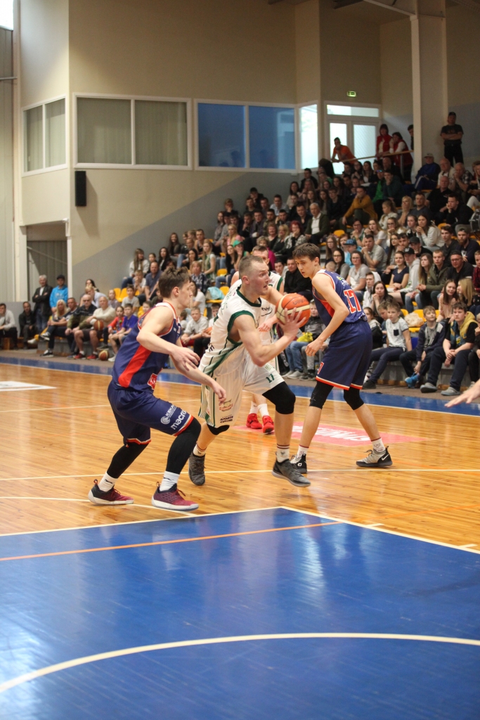 Latvijas Basketbola līgas 2.divīzijas pirmajā finālspēlē 1.maijā Gulbenē “Gulbenes Buki” zaudēja BK “Ķekava”. Otrajā spēlē izbraukumā spraigā cīņā izcīnīta uzvara. Sestdien, 11.maijā, “Gulbenes Buki” gaida līdzjutējus trešajā finālspēlē Gulbenē.  
Autors: no “Dzirksteles” arhīva