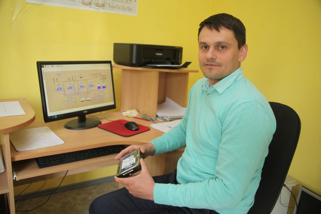 Lūk, cietais disks, kurš 5.maijā bija izgājis no ierindas datoram. Rezultātā īslaicīgi pārstāja darboties Gulbenes atdzelzošanas stacija un nebija ūdens padeves pilsētā un piepilsētā – skaidro SIA “Alba” valdes loceklis Artūrs Smagars. 	
Autors: Gatis Bogdanovs