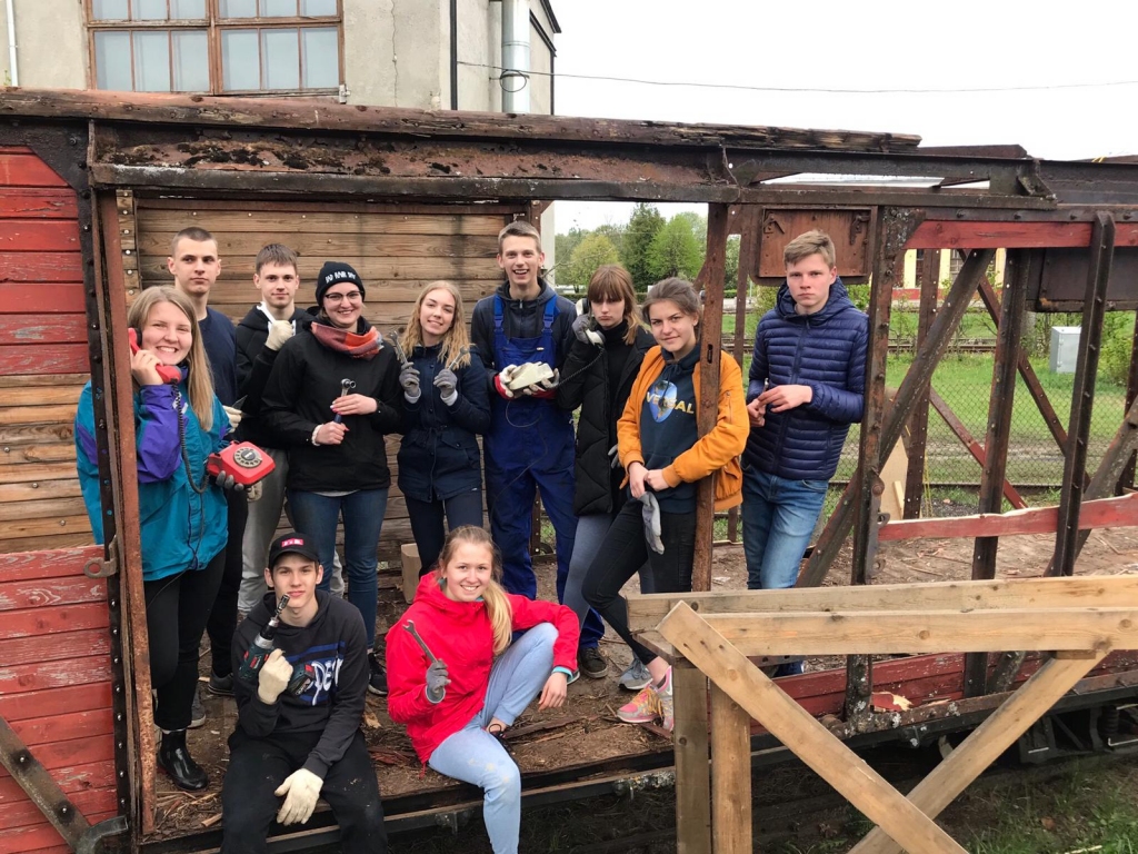 Autors: no biedrības 