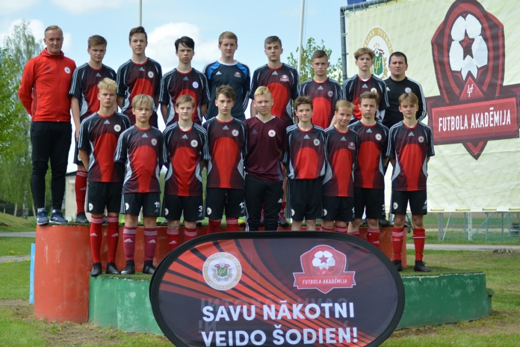 ZA reģiona izlase U-14 grupā;             pirmajā rindā pirmais no kreisās - Deniss Ciunelis.
Autors: no Arņa Martuseviča arhīva