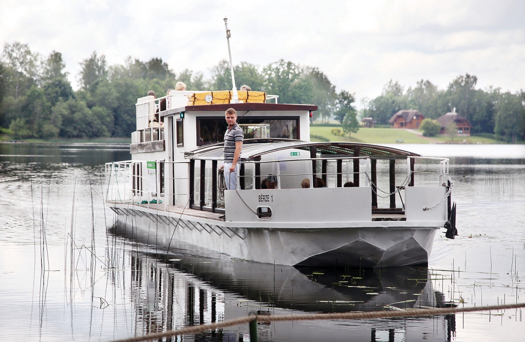 Šovasar atpūtniekiem izbraukt kuģītī pa Stāmerienas ezeru nebūs iespējams. Iedzīvotāji ir neizpratnē un apbēdināti. Novada domes priekšsēdētājs Normunds Audzišs “Dzirkstelei” skaidro situāciju. 
Autors: no “Dzirksteles” arhīva