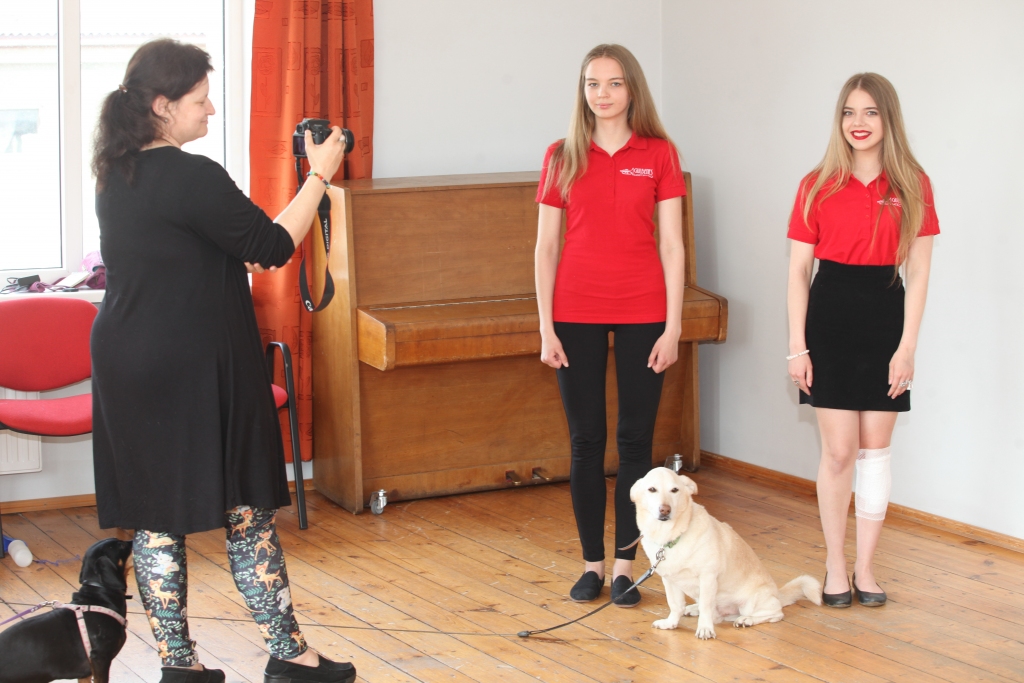 Marisa Andževa un Dita Ceriņa vēlas un ir gatavas filmēties. Viņu fotoportreti, ko uzņēma kastinga režisore Māra Liniņa, tiks saglabāti speciālā datubāzē. 
Autors: Gatis Bogdanovs