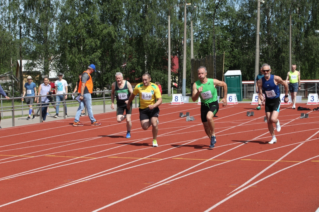 Lieliski rezultāti! 62 gadus vecais Voldemārs Mezītis (nr. 28) no Beļavas 100 metru distanci septiņu senioru konkurencē veica visātrāk - 13,28 sekundēs.	
Autors: Gatis Bogdanovs