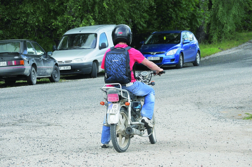 Zēni visās vecuma grupās ievainojumus gūst biežāk nekā meitenes. Taču mediķi uzsver, ka traumu galvenie iemesli ir vecāku neuzmanība, nepietiekama atbildība, kā arī zināšanu trūkums par bērniem drošu vidi un šīs vides uzturēšana. 	
Autors: DAINIS ĢELZIS