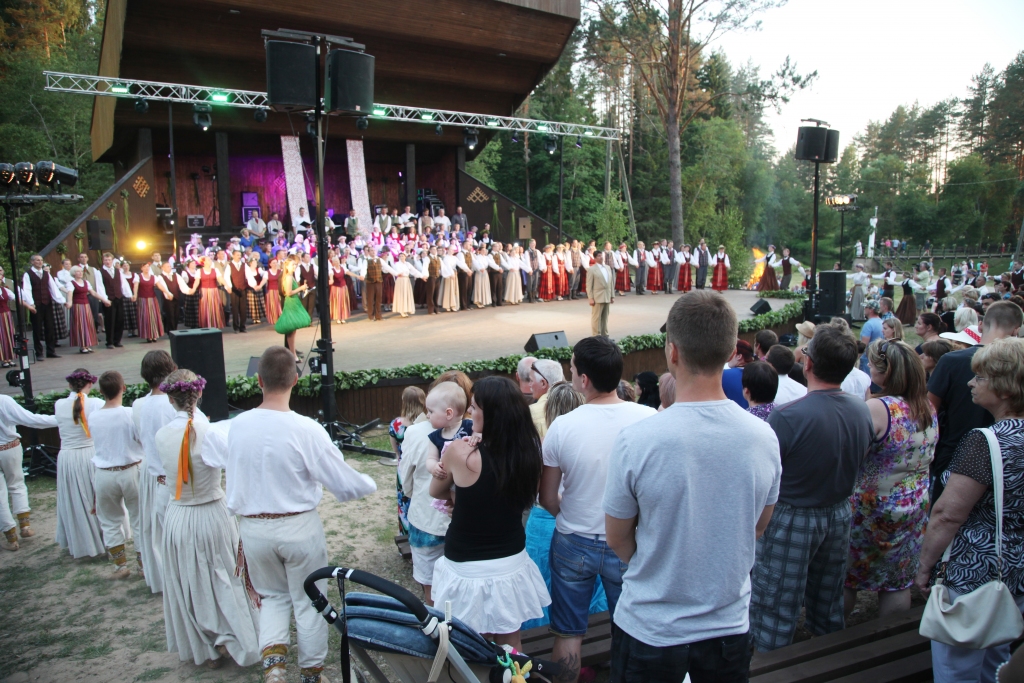 Vērienīgs pasākums Lejasciema estrādē bija Novada svētki 2015.gadā. 
Autors: no “Dzirksteles” arhīva