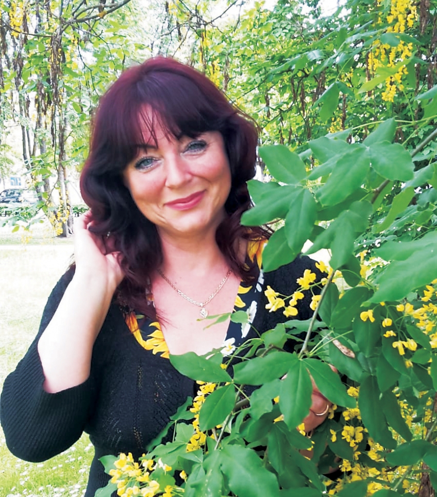 Atsaucīga, atvērta, sirsnīga un arī talantīga aktrise - tāda ir Jolanta Šķirpāne, kura spēj pārliecinoši tikt galā ar viņai iedalītajām lomām teātrī. 
Autors: Inita Savicka