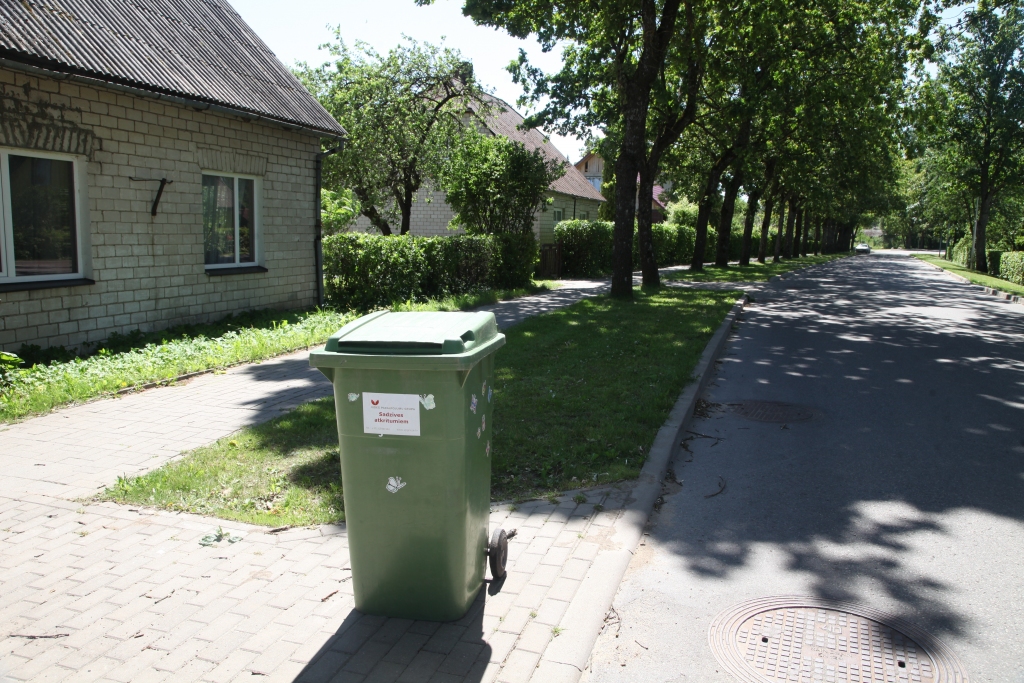 Izrādās, jau 7 gadus Gulbenē spēkā ir prasība no privātmājām atkritumus izvest ne retāk kā reizi mēnesī (pēc pieprasījuma var arī biežāk), taču praksē lielākoties tā nenotiek. Arī jaunie pašvaldības noteikumi apstiprina šādu prasību. Kā būs realitātē? 	
Autors: Gatis Bogdanovs