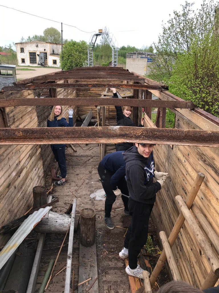 Jaunieši vēlas atjaunot bānīša vagonu ne tikai kā apskates objektu, bet arī kā  vietu pasākumiem un atpūtai.
Autors: no biedrības “Dēms” arhīva