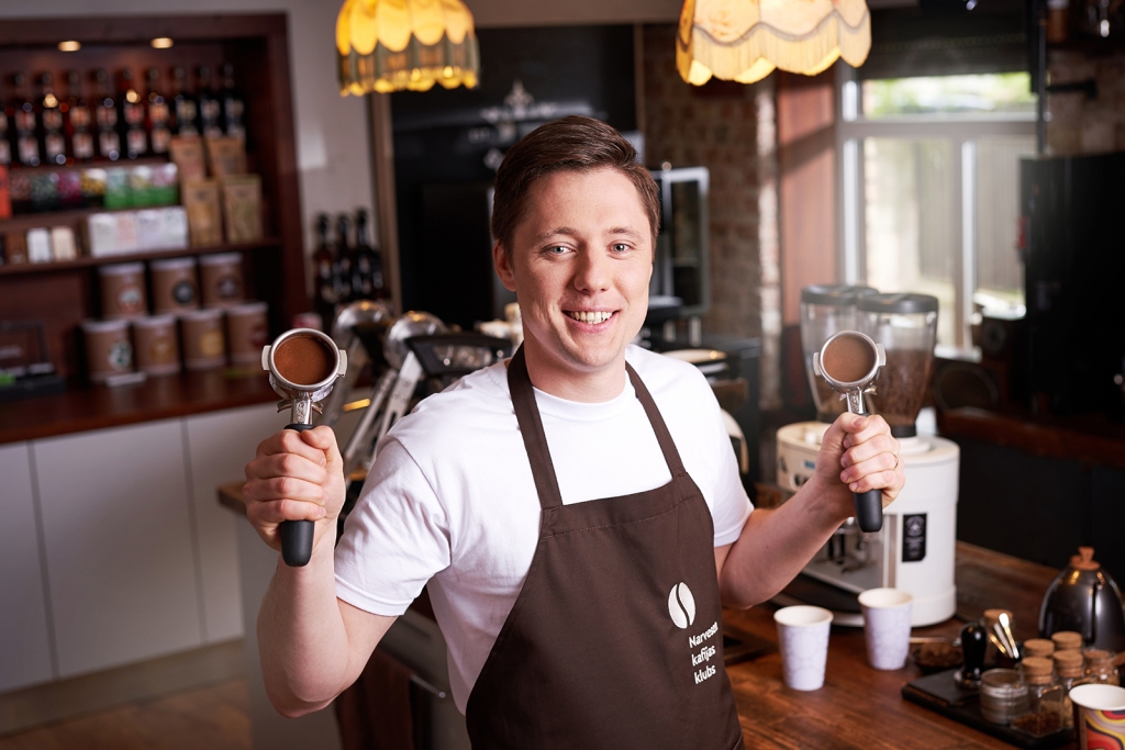 “Narvesen Kafijas kluba” eksperts, barista Gatis Silenieks. 
Autors: narvasen.lv