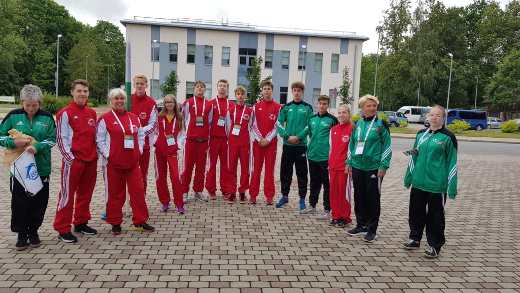 Gulbenes novadu pārstāvēja 19 sportisti. Attēlā - daļa komandas dalībnieku un treneri. 	
Autors: no personiskā arhīva