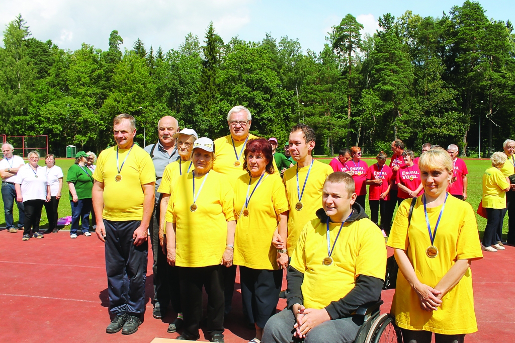 Gulbenes novada invalīdu biedrības komanda “Draudzīgie”.  
Autors: no personiskā arhīva