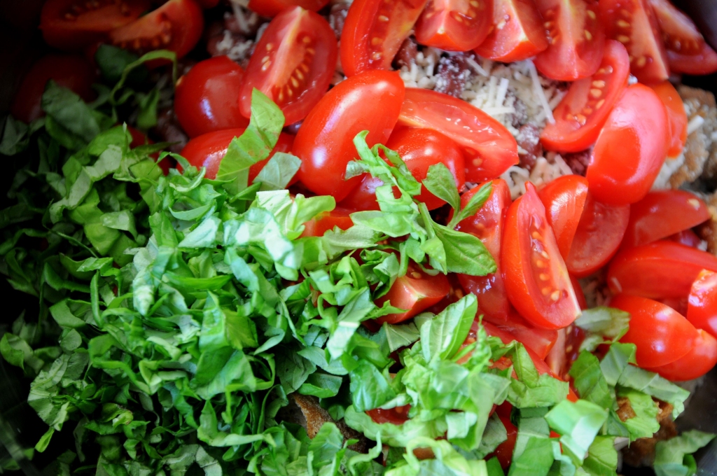 Grauzdiņu salātu galvenais elements – baziliks. Īpaši gardi tie ir, baudot kopā ar kvasu vai alu. 
Autors: ANCE ANDRĒJEVA-EMPELE