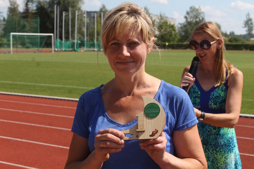 Dāmām bija jāveic 2 kilometrus gara distance. Visātrāk šo distanci veica Irita Bačka, izcīnot 1.vietu.  
Autors: Ziedonis Lazdiņš