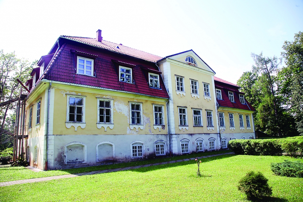 taisnstūra celtne uz laukakmens mūra pamatiem ar krusta velvēm segtu cokola stāvu un sarkano kārniņu mansarda jumtu.
Autors: Gatis Bogdanovs