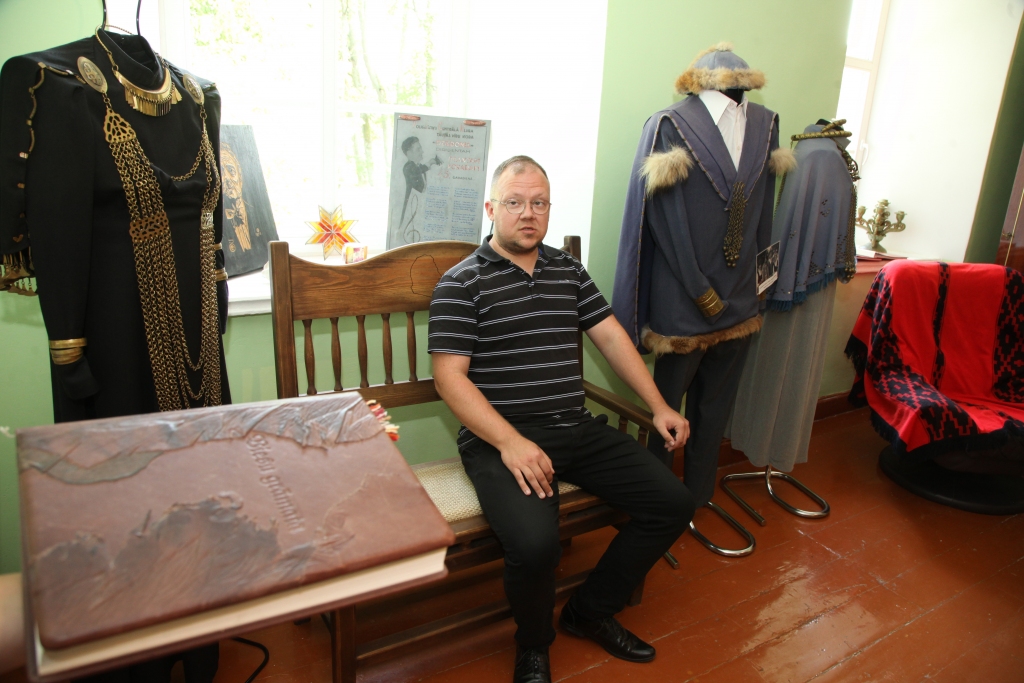 Jānis Skopans ir viens no Vislatvijas koru nometnes, kas notiks Ozolkalnā, organizatoriem. “Mums ir izveidota vesela komanda, kas strādās, lai nometne izdodas. Palīgā nāks arī brīvprātīgie, jo tik plašā pasākumā bez viņu palīdzības grūti iztikt. Brīvprātīgie ir Ozolkalna vietējie iedzīvotāji, kas izrāda iniciatīvu un iesaistās, piemēram, pasākuma noformējuma veidošanā,” stāsta J.Skopans.	
Autors: Gatis Bogdanovs