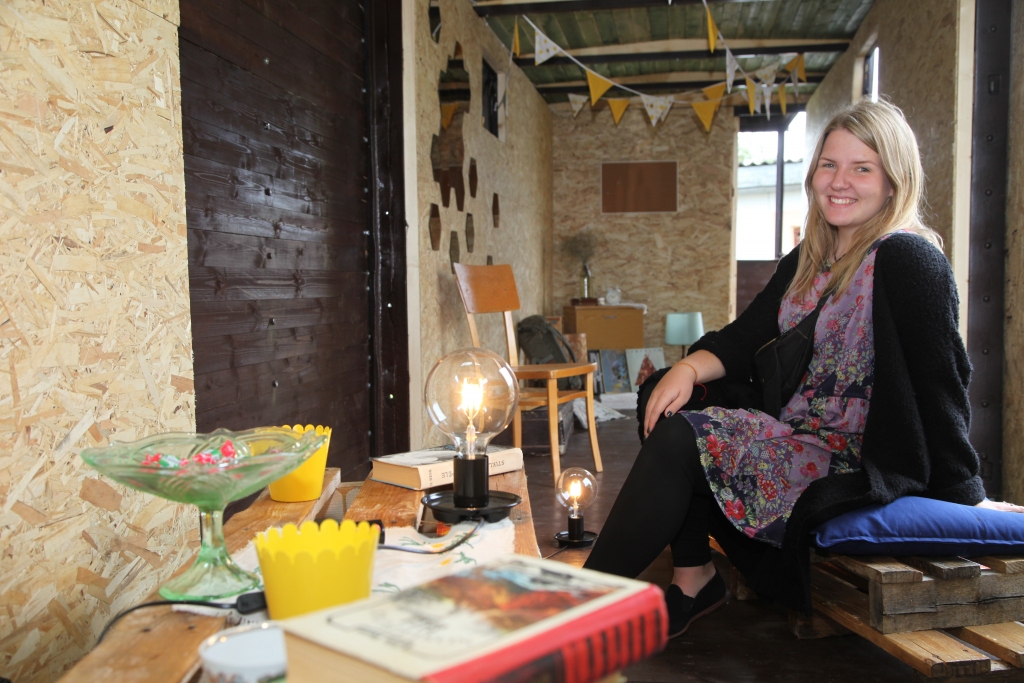 Starp aktīvajiem jauniešiem, kuri piedalījies vagona tapšanā, ir arī Līva Lilija Graņica. 
Autors: Gatis Bogdanovs