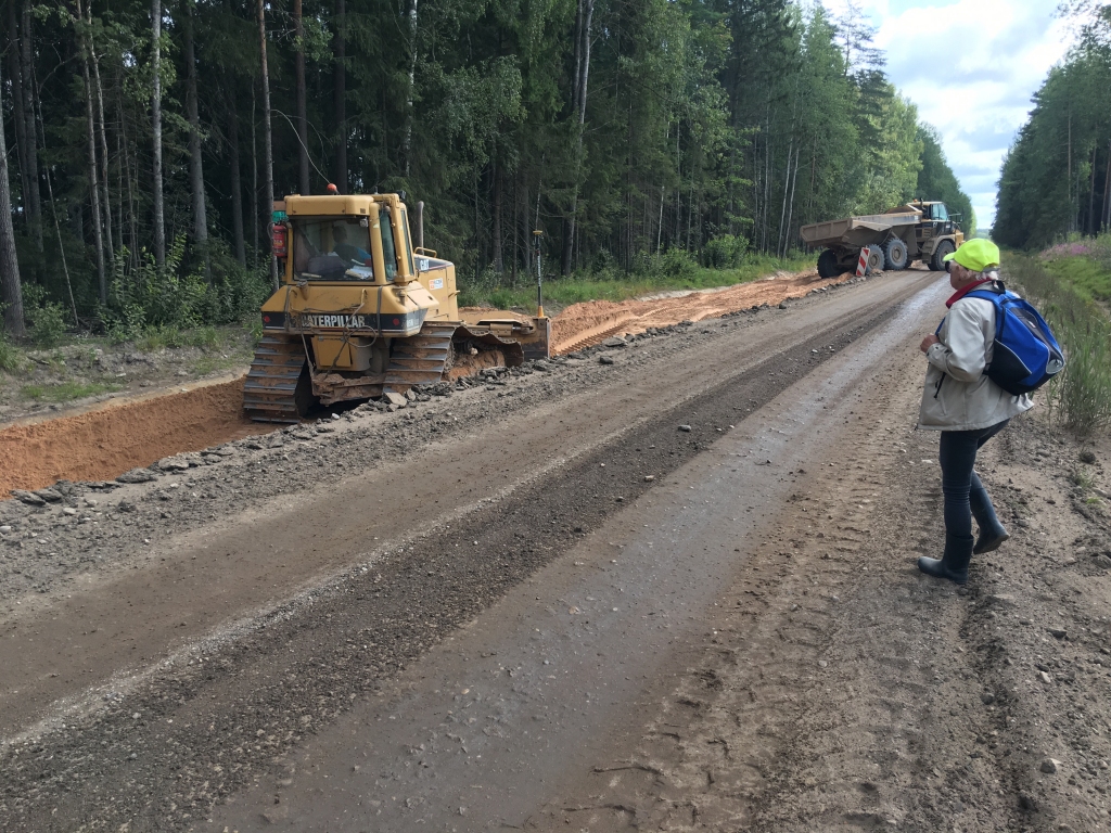 Būvdarbi augusta pirmajās saulainajās dienās uz Gulbenes- Balvu ceļa ir noritējuši sparīgi. 
Autors: Diāna Odumiņa 