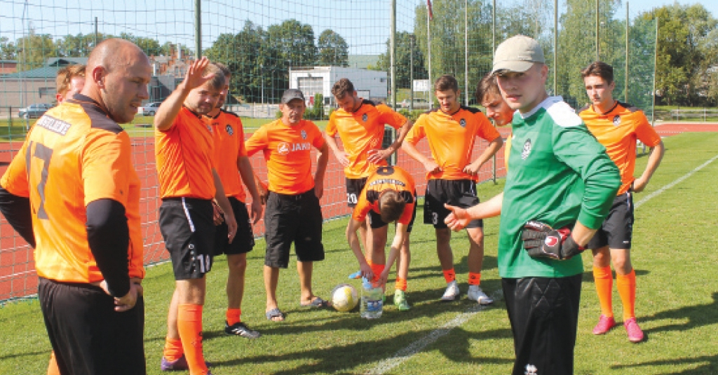 Galvenajā finālā sacentās Jaungulbene un Litene. Uzvaru izšķīra R.Šķendera vienīgie vārti, kuri čempionu laurus deva jaungulbeniešiem. 
Autors: Ziedonis Lazdiņš 
