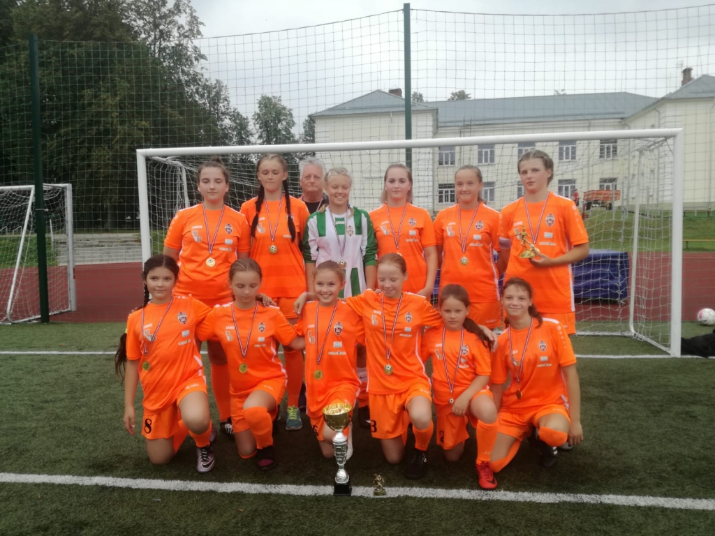  FB Gulbene meiteņu komanda pēc uzvaras Latvijas ZA reģiona čempionātā.