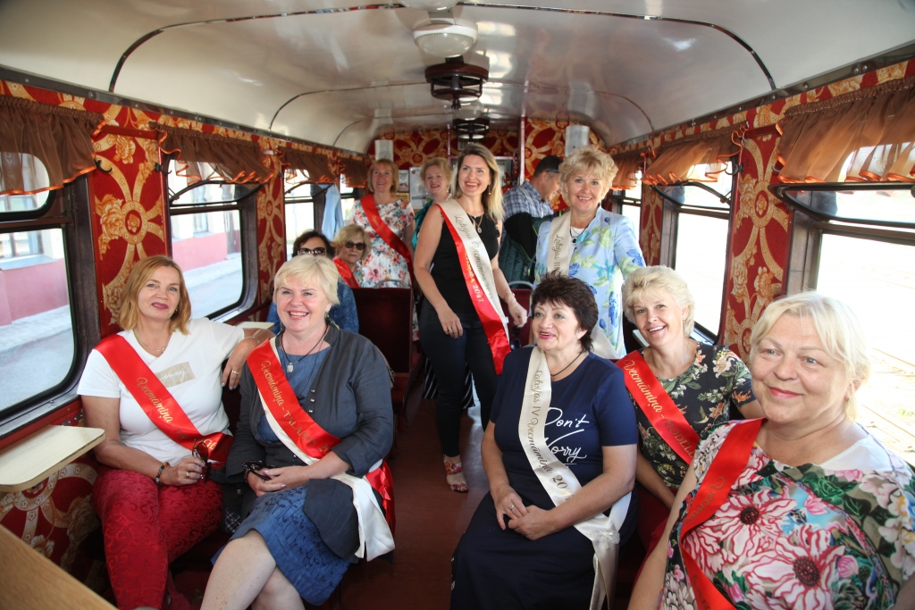 Konkursa “Vecmāmiņa 2017” finālistes jau sen vēlējušās apskatīt Gulbenes novadu. Pavisam nesen tas arī izdarīts. Divu dienu ekskursija bija piesātināta ar daudziem spilgtiem iespaidiem.  
Autors: Gatis Bogdanovs