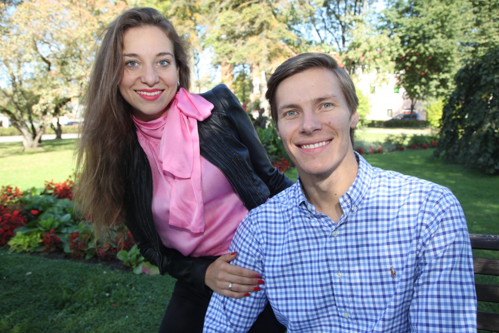 Edvīna Ločmeļa sieva Jūlija ļoti lepojas ar savu otro pusīti. “Es biju pārliecināta par Edvīnu, zināju, ka viņš ir spēcīgs dalībnieks ar labām angļu un franču valodas zināšanām, kas ir liels pluss,” viņa saka.  
Autors: Gatis Bogdanovs