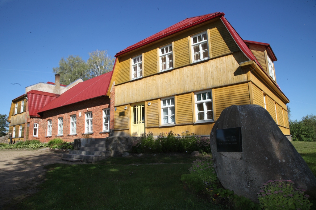 Jubilāra – Galgauskas biedrības nama - atjaunošana tika pabeigta 2009.gada maijā, pēc 7 gadu ilga darbības pārtraukuma. Rīt, 28.septembrī, pulksten 17.00 – 95 gadu jubilejas svinības.   
Autors:  no “Dzirksteles” arhīva