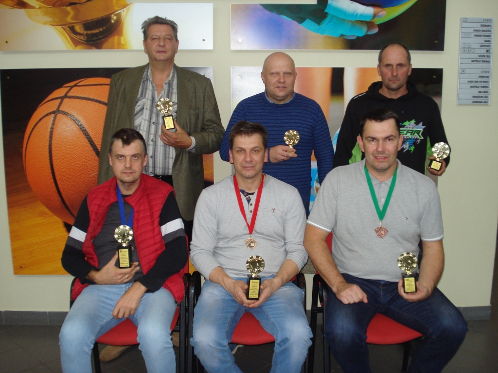 Turnīra uzvarētāji. 1.rindā no kreisās: Dainis Stolers, Raimonds Skuja, Agris Skuja; 2.rindā no kreisās : Ilgonis Stumbenis, Raitis Līviņš, Atis Verebs.  
Autors:  no privātā arhīva 