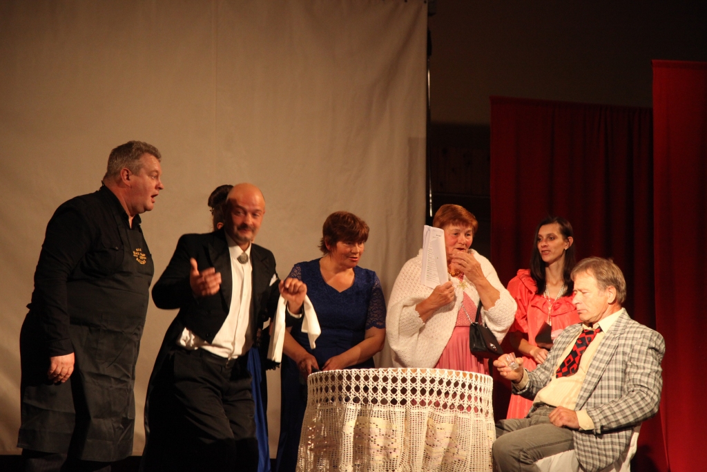 Galgauskas pagastā teātra spēlēšanai pēc gada svinēs 150 gadu jubileju, bet šis amatierteātra skečs “Ģenerālmēģinājums” bija pirmā izrāde, kuru sagatavojusi Pārsla Lazdiņa.

Autors: Ginta Alberte