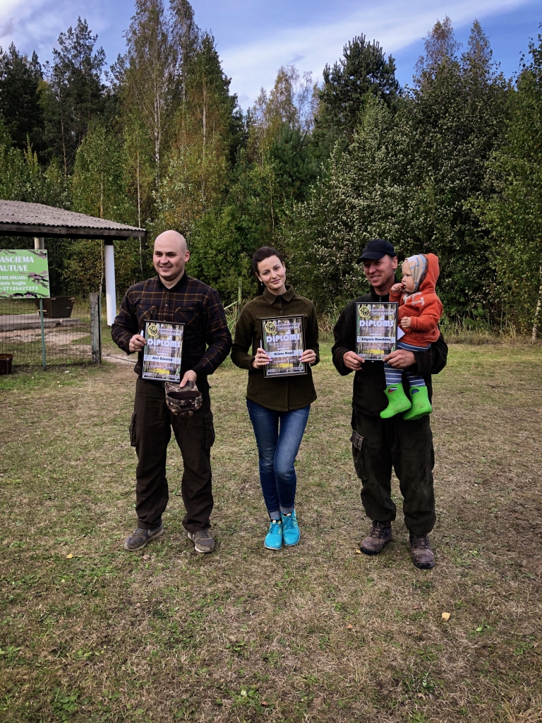 Lejasciemietei Diānai Naglei šoreiz izdevās ”apšaut” tādus elites meistarus kā Edgaru Dandenu (no labās) un Alvi Dārziņu.   
Autors: no privātā arhīva 
