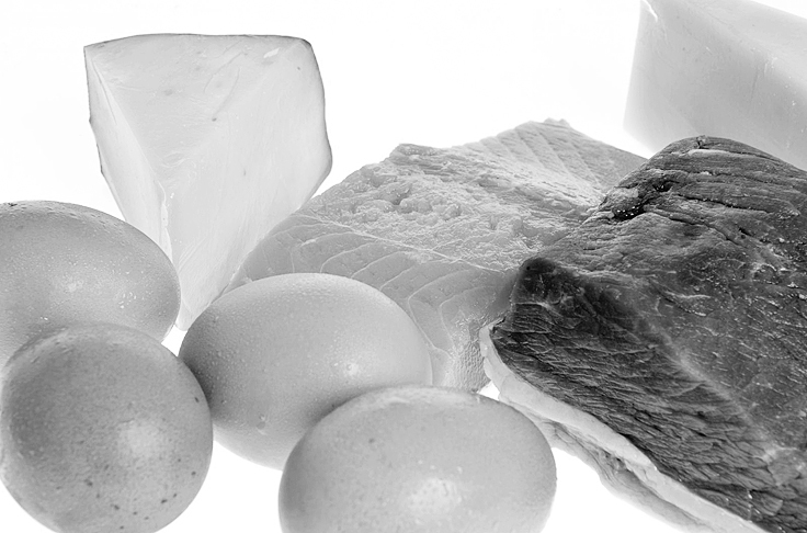 B12 vitamīnu satur dzīvnieku izcelsmes produkti.