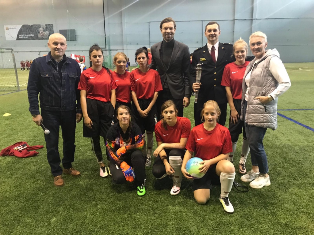 Sveķu pamatskolas meiteņu futbola komanda. 
Autors: no privātā arhīva