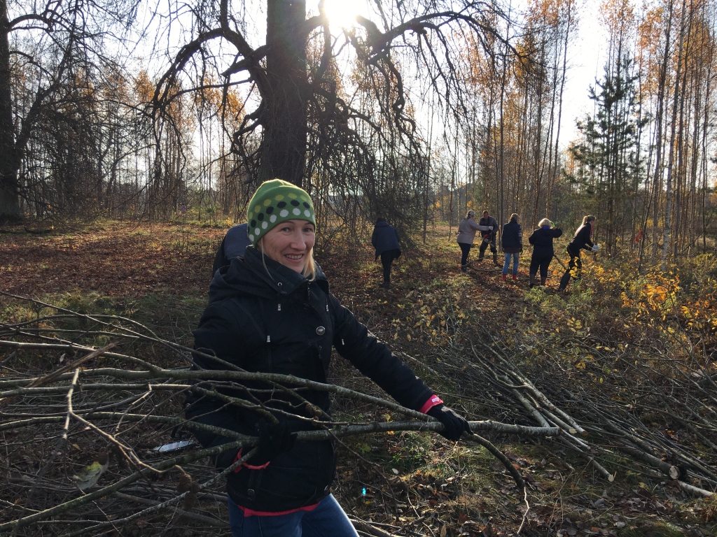 Lieliski laika apstākļi un labs, darbīgs noskaņojums. Talka pie Dzirnavu dīķa sestdien bija izdevusies. 	
Autors: Diāna Odumiņa