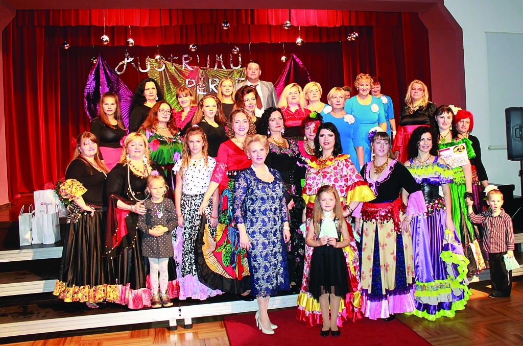 Austrumu deju grupa “Habibi” ar prieku skatītājiem rādīja savus deju priekšnesumus.   
Autors: no personiskā arhīva