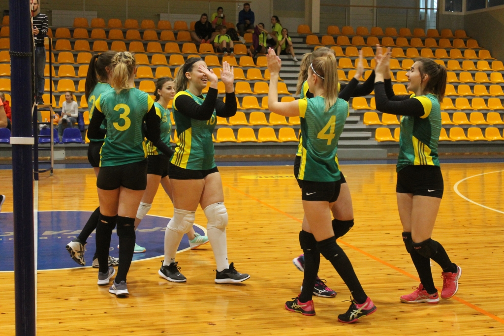 pirmās divas uzvaras divās spēlēs izcīnījušas “BJSS A”. 	
Autors: Dace Anča