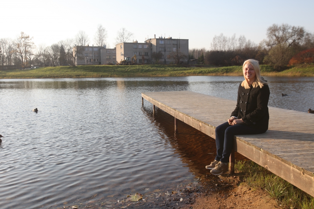 Alise Rubene-Dūne stāsta, ka vasarā Stāķu dīķa pludmali iecienījuši daudzi vietējie, peldēt brauc arī no Gulbenes, Stariem un Daukstēm. “Prieks, ka izmanto iespēju te peldēt! Vasarā te notiek arī Stāķu dīķa svētki, un šis pasākums ir ļoti apmeklēts. Divus gadus esam to organizējuši, un cilvēkiem tas patīk,” saka A.Rubene-Dūne. 
Autors: Gatis Bogdanovs