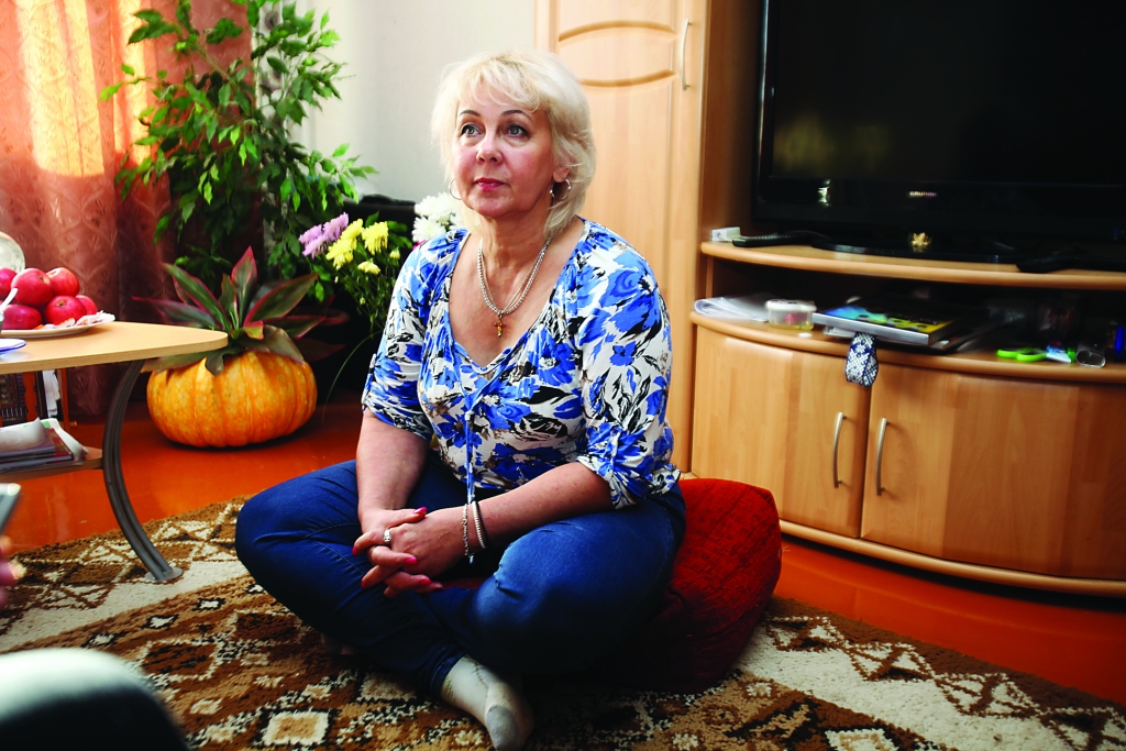 Kopš vasaras Skaidrīte Sveķe dzīvo Stāķos dzīvoklī, bet viņa nav mājās sēdētāja. S.Sveķe dodas ne tikai uz mēģinājumiem, bet arī īsākās un garākās pastaigās, izbraukumos ar velosipēdu. 
Autors: Gatis Bogdanovs