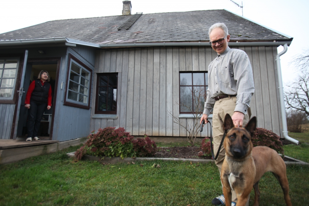 Guntis Kanaviņš atgriezies dzimtajās vecāku mājās “Purmaļi” Beļavas pagasta Ozolkalnā, kur bija viņa vienīgā tikšanās ar vectēvu Jāni Kanaviņu, Lāčplēša Kara ordeņa kavalieri. 
“Viņš redzēja mani maziņu, kad biju tikko dzimis un pārvests no slimnīcas, esot bijis ļoti aizkustināts, jo viņa dzimtai bija turpinājums,” saka Guntis. Diemžēl vairs tikties neiznāca, jo mazdēla dzimšanas gads ir arī vectēva aiziešanas gads. Tomēr atmiņas par vectēva brīvības cīņām dzīvo.
Autors: Gatis Bogdanovs