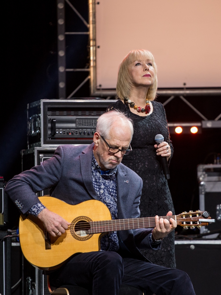 RADOŠAIS TANDĒMS. Ievas Akurateres un Aivara Hermaņa koncerts Alūksnē sola sniegt muzikālu baudījumu abu radošā tandēma cienītājiem. “Priecāšos atkal būt Alūksnē,”  teic I. Akuratere. 
Autors: Inese Grizāne 