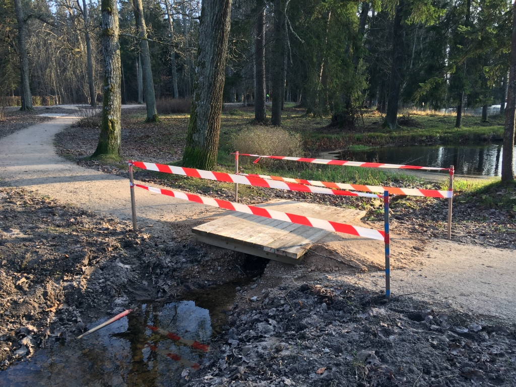 “Kartupeļu kaste” iepriekš bijušo koka tiltiņu vietā arī nepaliks. Tā būs tikai pagaidām. 
Autors: Diāna Odumiņa