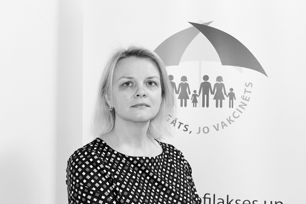 Vakcīna pret gripu bērniem līdz divu gadu vecumam un grūtniecēm šogad iekļauta valsts imunizācijas programmā, stāsta Slimību profilakses un kontroles centra epidemioloģe Larisa Savrasova un rosina to izmantot.
Autors: SPKC