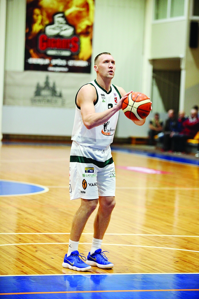 “Bukiem” rezultatīvākais pret RTU - Artūrs Strēlnieks. 
Autors: no “Dzirksteles” arhīva