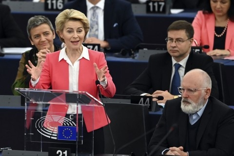 Eiropas Parlaments (EP) trešdien apstiprinājis jauno Eiropas Komisiju (EK), kuras prezidente būs Urzula fon der Leiena.
Autors: Publicitātes foto
