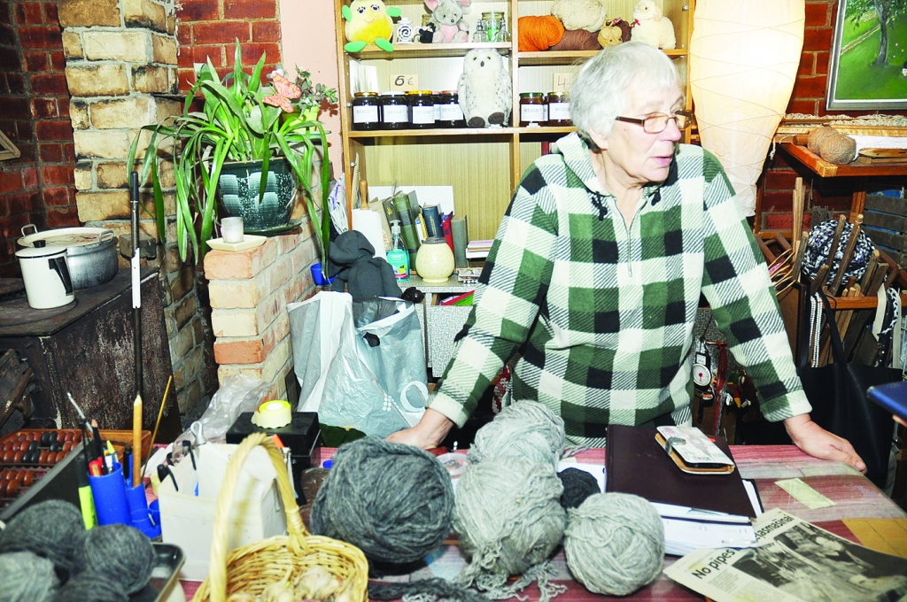 Vaiņodes novada iedzīvotāja Edīte Jonuša secina, ka cilvēki prot novērtēt mantu noliktavas funkciju – labas lietas nenonāk mēslainē, bet iegūst otru dzīvi.
Autors: DAINIS ĢELZIS