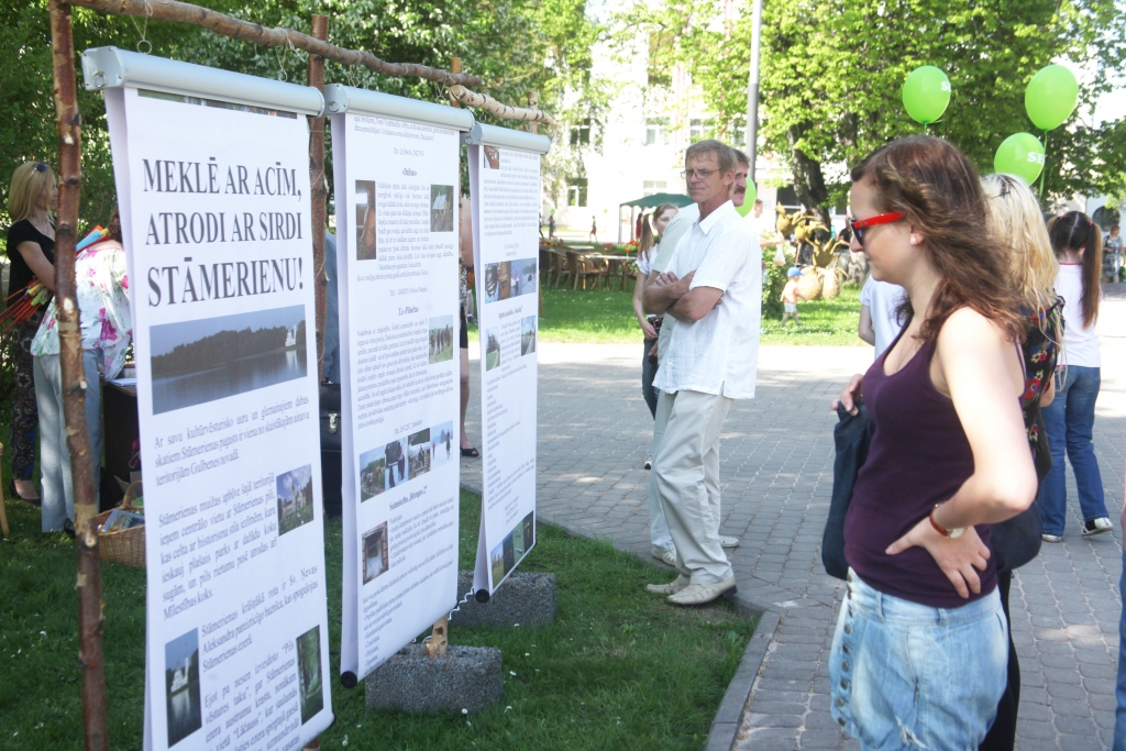 Meklē ar acīm, atrodi ar sirdi - tā var raksturot Ivetas Kovtuņenko vadītās pašvaldības aģentūras “Gulbenes tūrisma un kultūrvēsturiskā mantojuma centrs” ieguldījumu vietējo tūrisma produktu popularizēšanā, pašmāju tūrisma uzņēmēju, mājražotāju, amatnieku darbības popularizēšanā.
Autors: no “Dzirksteles” arhīva