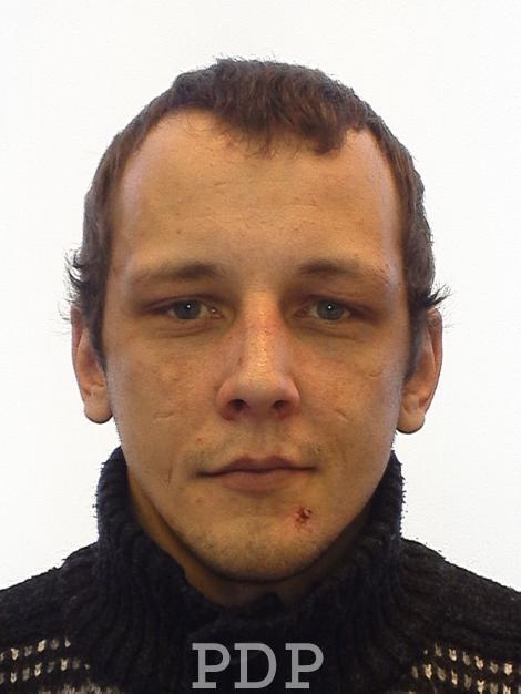 Uz aizdomu pamata par laupīšanas izdarīšanu, pielietojot fizisku vardarbību, Valsts policijas Vidzemes reģiona pārvaldes Madonas iecirknis meklē attēlā redzamo vīrieti -  Ivaru Irbīti, dzimušu 1988.gadā.
Autors: no policijas arhīva