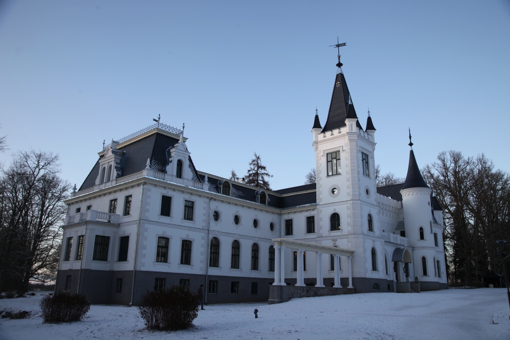 Stāmerienas pils iekštelpu restaurācija (projekts, ekspertīze, uzraudzība, būvniecība) kopumā varētu izmaksāt 4 līdz 5 miljonus eiro.
Autors: no “Dzirksteles” arhīva