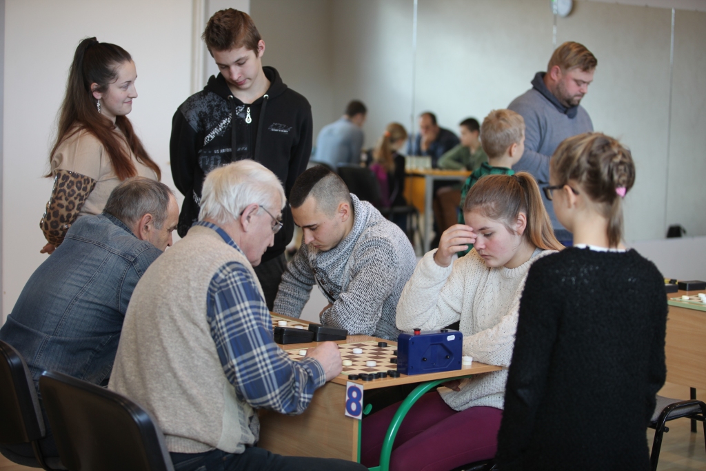 Tā kā tas bija novada atklātais čempionāts, tad tajā piedalījās ne tikai mūsu novada dambretes spēles cienītāji.
Autors: Gatis Bogdanovs