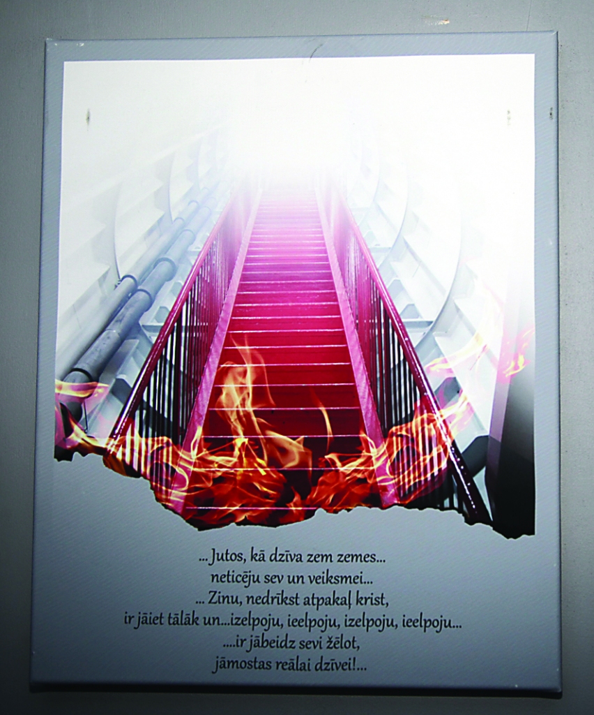 Uz katra darba ir cilvēku, kuri piedzīvojuši cilvēktirdzniecību, sacītais teksts.  
Autors: Inita Savicka